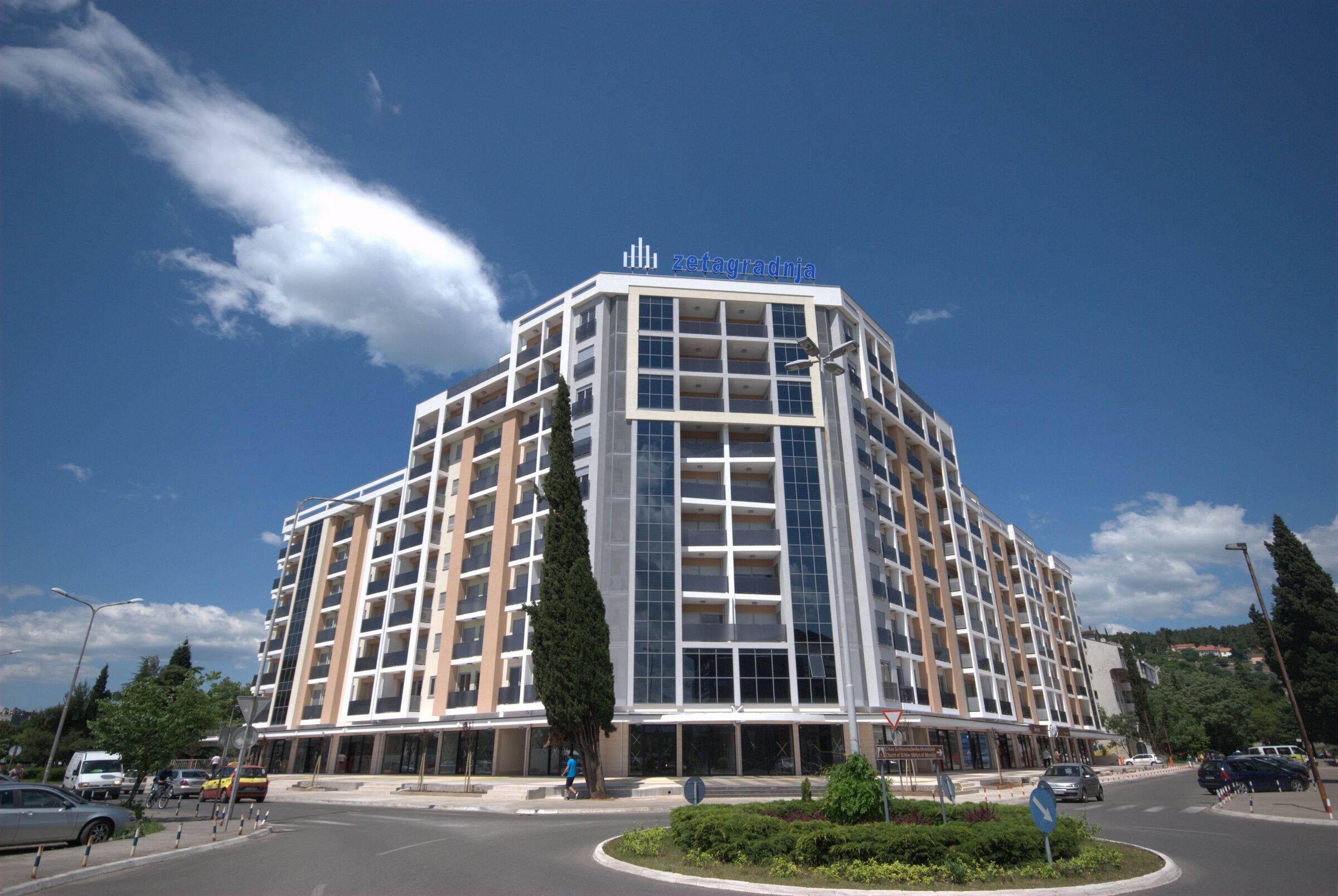 IZDAJEMO / PRODAJEMO 375m2